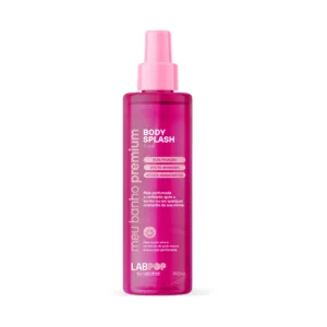 Body Splash It Girl Shimmer Labpop by Labotrat 190 ml em frasco rosa sobre fundo rosado